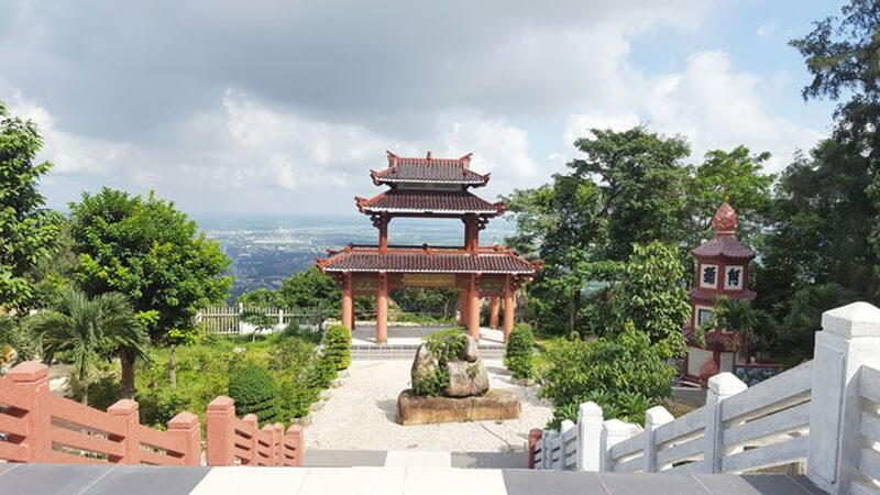 Ngôi chùa trên núi Thị Vải